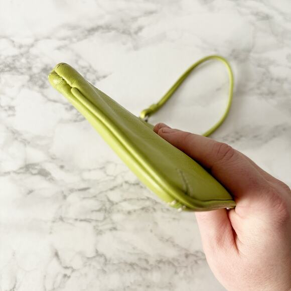 Coach Light Lime Green Soft Smooth Leather Zip Top Wristlet Classic hangtag - Picture 5 of 12